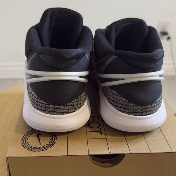 NEW- Nike Kyrie 8- Go GS Boys Shoes- Youth 7 (women’s 8.5) - Picture 4 of 9